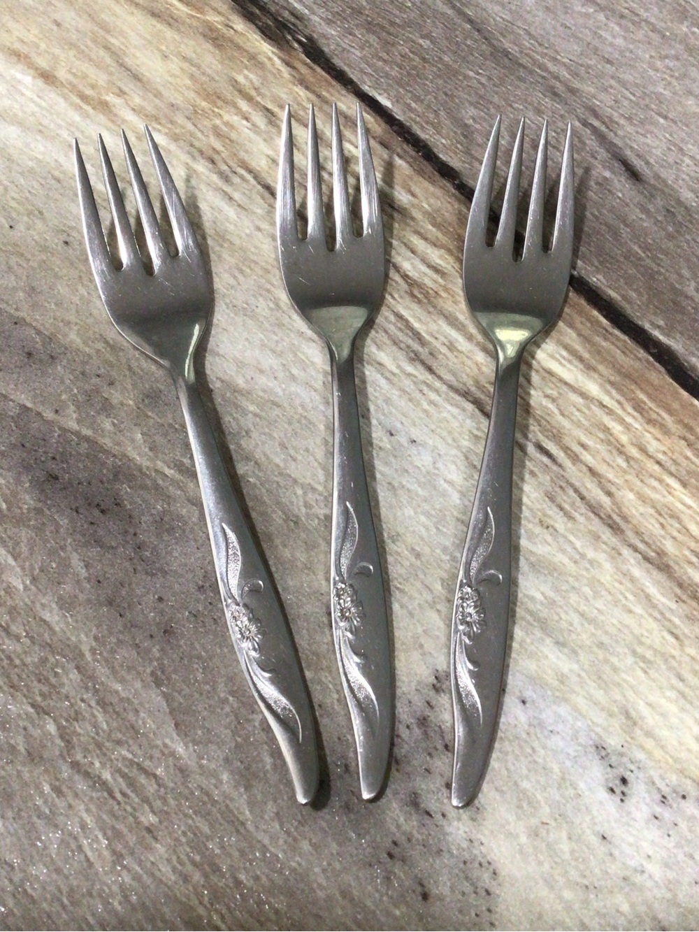Vintage Oneida Stanhome OHS16 Floral Stainless Salad Dessert Forks Set of 3 USA